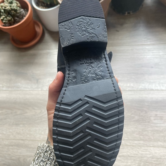 Frye Veronica Shortie boots size 7 - Picture 4 of 8